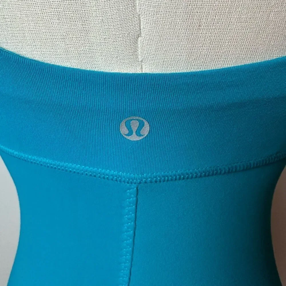 LULULEMON Practice Daily Silky X Back
Strap Shelf Bra Workout Tank Top S… - Picture 3 of 3